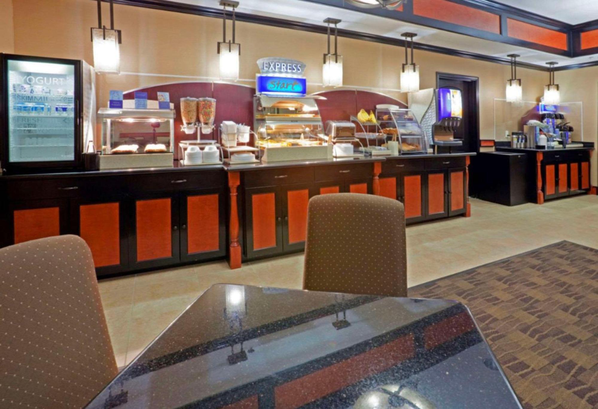 Comfort Inn & Suites Dallas Medical-Market Center Екстер'єр фото