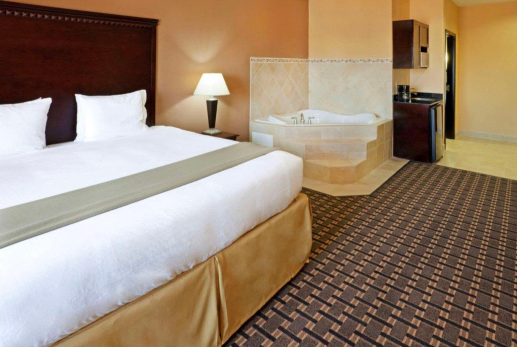 Comfort Inn & Suites Dallas Medical-Market Center Екстер'єр фото