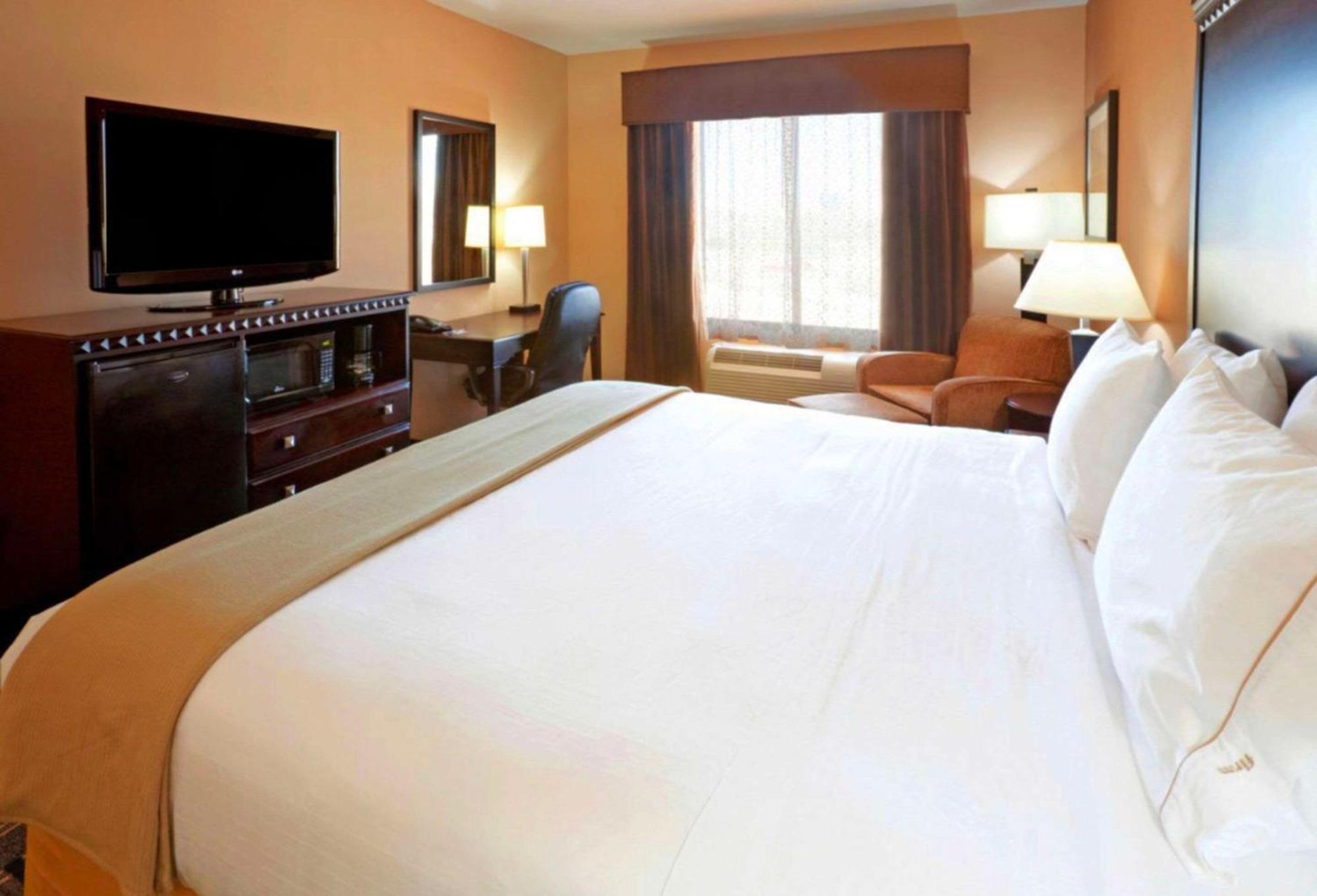 Comfort Inn & Suites Dallas Medical-Market Center Екстер'єр фото