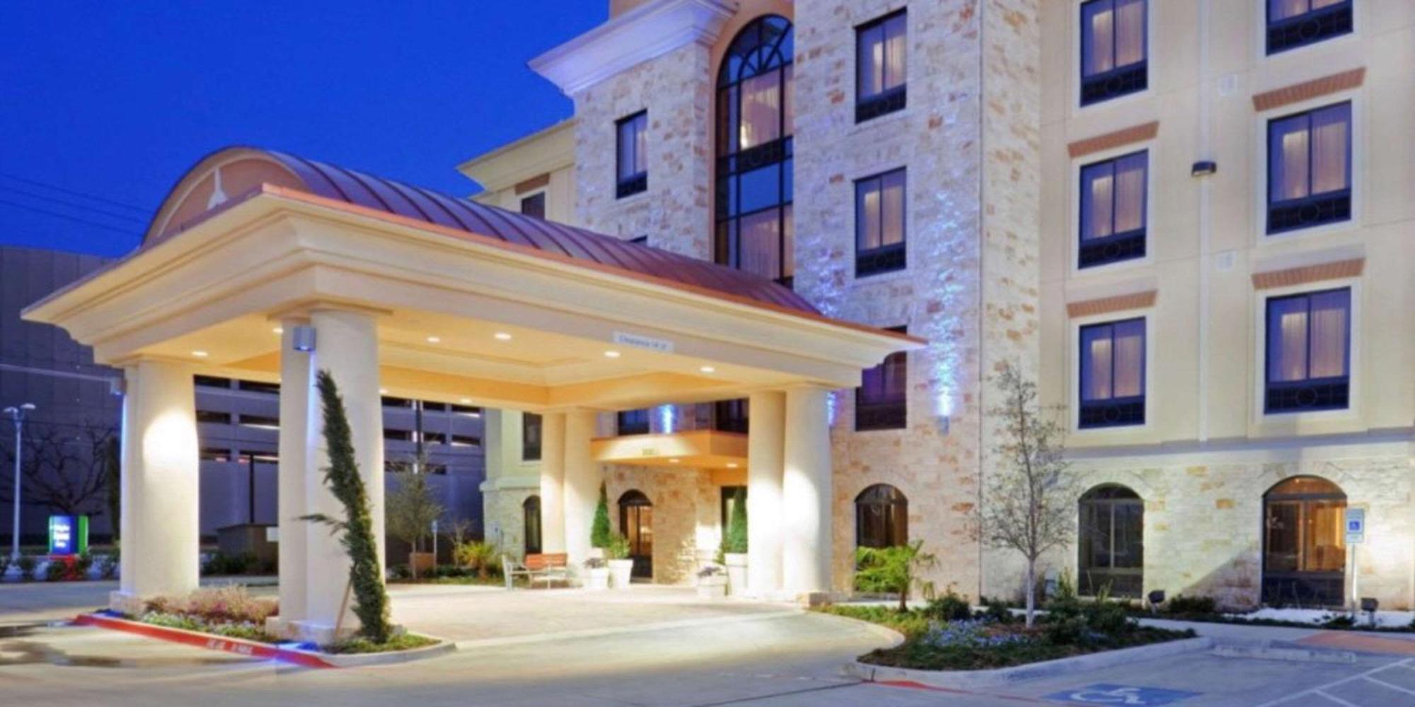 Comfort Inn & Suites Dallas Medical-Market Center Екстер'єр фото
