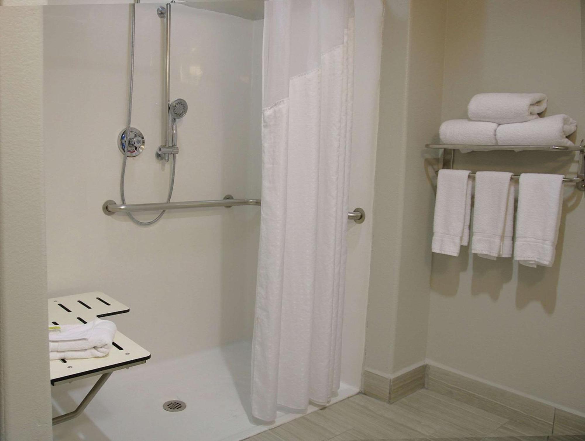 Comfort Inn & Suites Dallas Medical-Market Center Екстер'єр фото